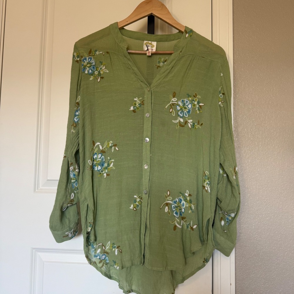 Fig and Flower Embroidered Tunic Top‎ Green Floral V-Neck Button Front Women's M